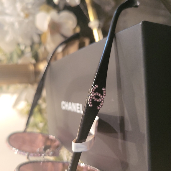 SOLD 21K Chanel 2022 SE UV Round Sunglasses: Metal/Strass Silver, Pink Mirrored - Picture 9 of 12